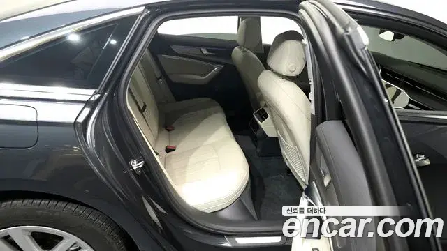 Audi A6 2023 — ფოტო 4/20
