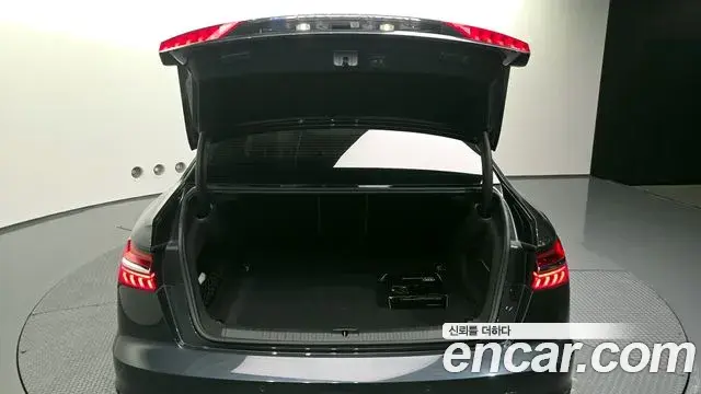 Audi A6 2023 — ფოტო 13/20