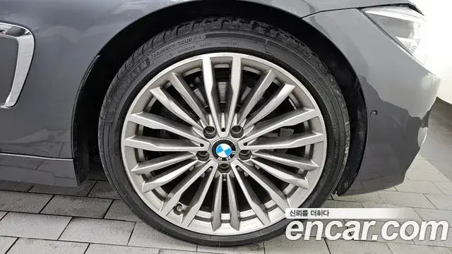 BMW 4 Series 2018 — Şəkil 14/20