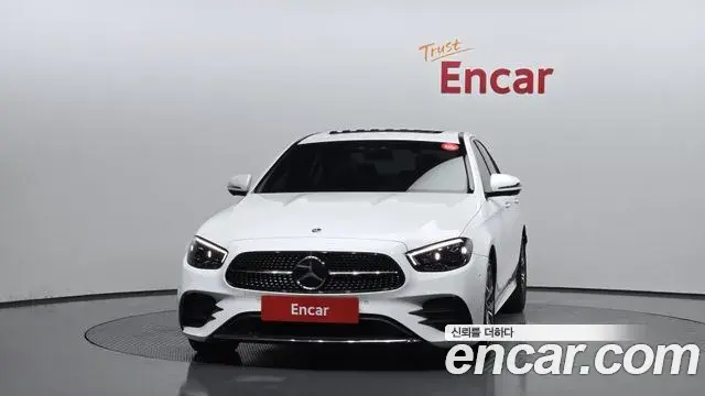 Mercedes-Benz E-Class 2020 — Photo 1/20
