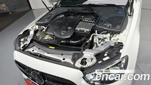 Mercedes-Benz E-Class 2020 — Photo 9/20