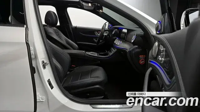 Mercedes-Benz E-Class 2020 — Photo 15/20