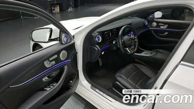 Mercedes-Benz E-Class 2020 — Photo 11/20