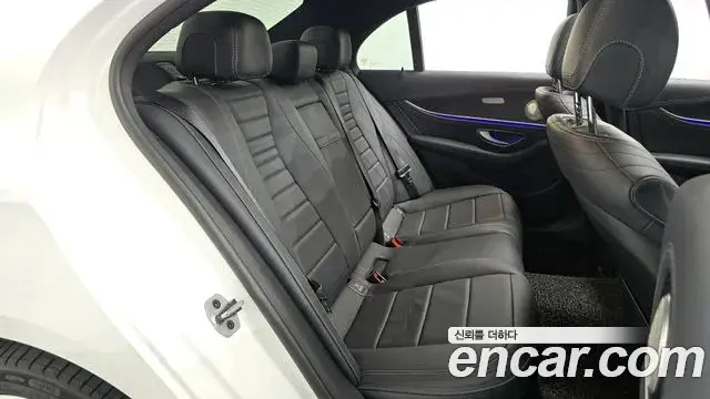 Mercedes-Benz E-Class 2020 — Photo 4/20