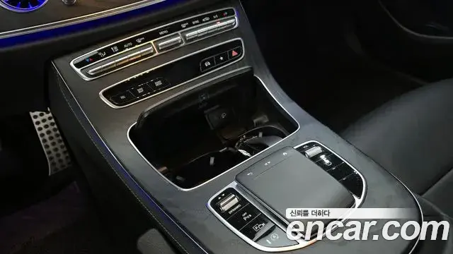 Mercedes-Benz E-Class 2020 — Photo 12/20