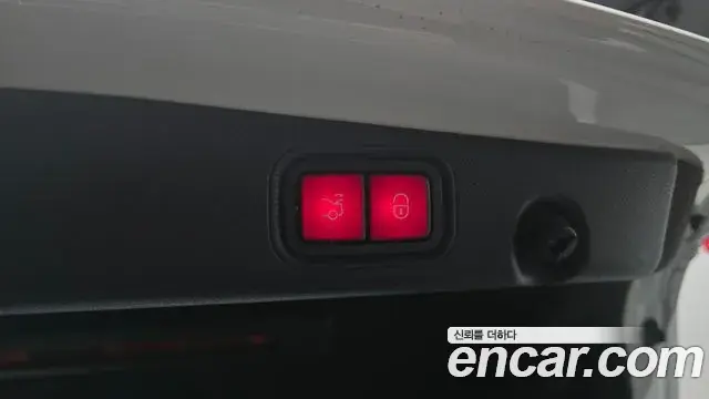 Mercedes-Benz E-Class 2020 — Photo 10/20
