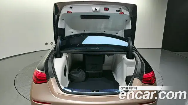 Mercedes-Benz S-Class 2023 — Photo 15/20