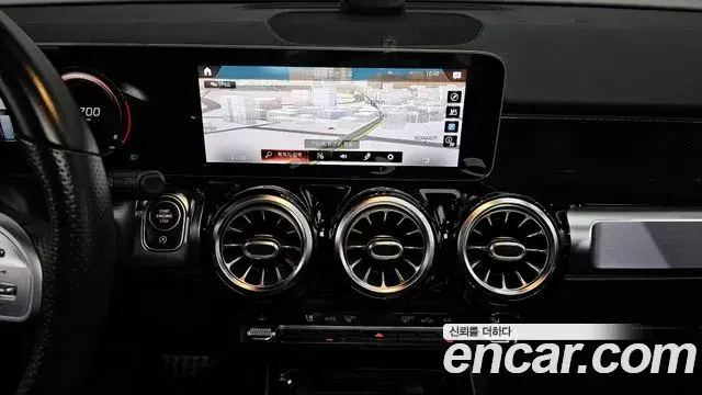 Mercedes-Benz GLB-Class 2020 — ფოტო 13/20