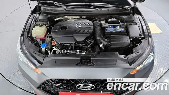 Hyundai Veloster 2021 — ფოტო 18/20