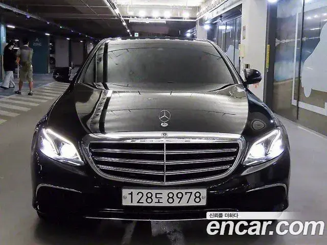 Mercedes-Benz E-Class 2019 — ფოტო 14/20