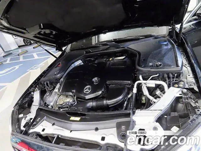 Mercedes-Benz E-Class 2019 — ფოტო 15/20
