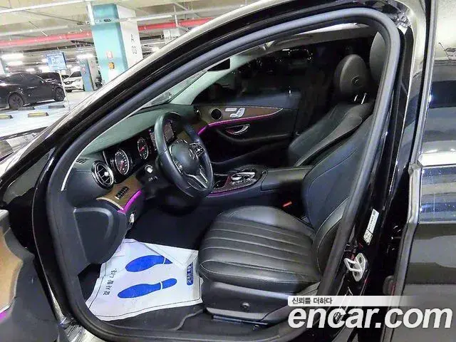 Mercedes-Benz E-Class 2019 — ფოტო 13/20
