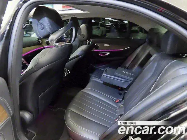 Mercedes-Benz E-Class 2019 — ფოტო 18/20