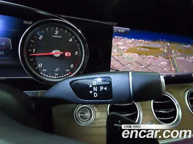 Mercedes-Benz E-Class 2019 — ფოტო 7/20
