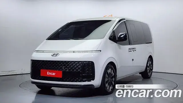 Hyundai Staria 2023 — Photo 18/20