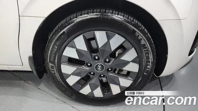 Hyundai Staria 2023 — Photo 6/20