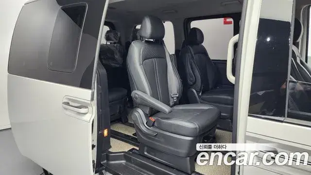 Hyundai Staria 2023 — Photo 3/20