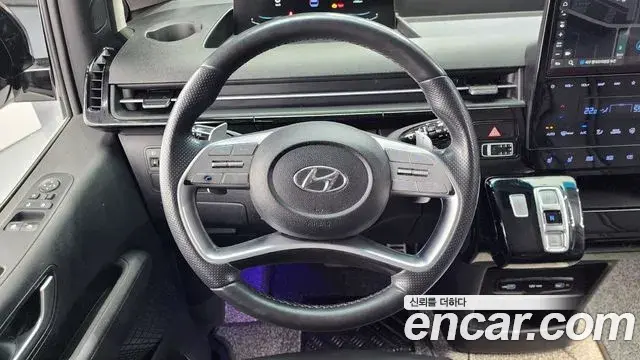 Hyundai Staria 2023 — Photo 4/20