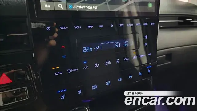 Hyundai Staria 2023 — Photo 2/20