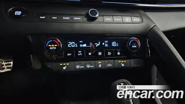 Hyundai The New Avante Hybrid 2022 — ფოტო 13/20