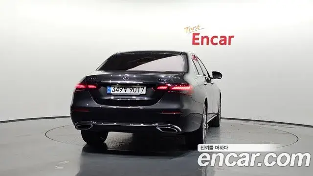 Mercedes-Benz E-Class 2022 — ფოტო 9/20