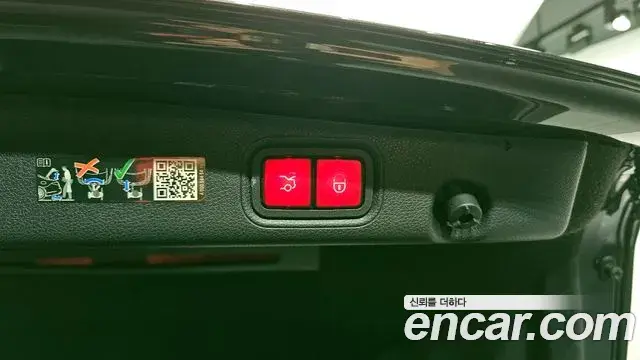 Mercedes-Benz E-Class 2022 — ფოტო 18/20