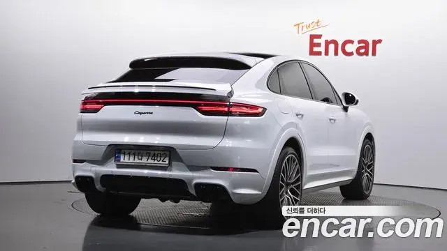 Porsche Cayenne 2021 — ფოტო 15/20