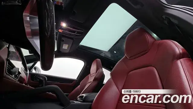 Porsche Cayenne 2021 — ფოტო 14/20