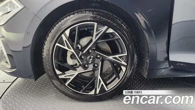 Kia K5 2023 — ფოტო 16/20