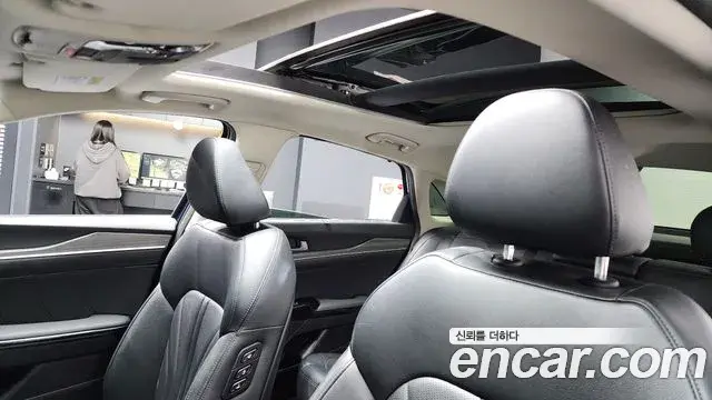 Kia K5 2023 — ფოტო 8/20
