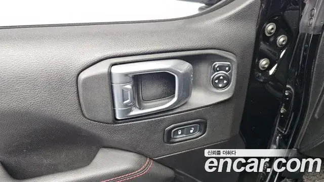 Jeep Wrangler 2021 — Фото 18/20