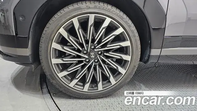 Hyundai Santa Fe 2023 — ფოტო 8/20