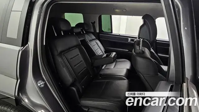 Hyundai Santa Fe 2023 — ფოტო 5/20