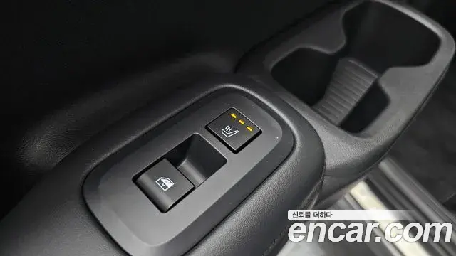 Hyundai Santa Fe 2023 — ფოტო 16/20