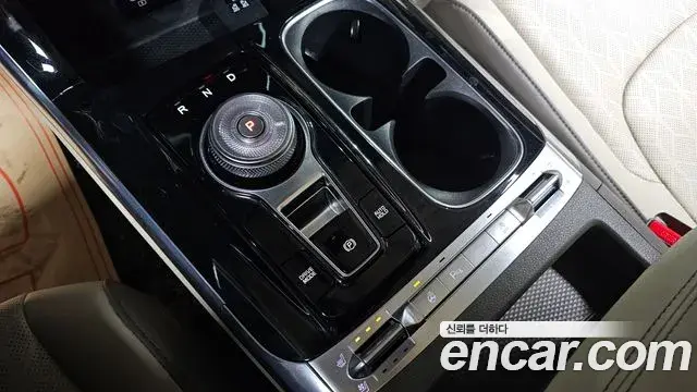 Kia Carnival 2020 — ფოტო 16/20
