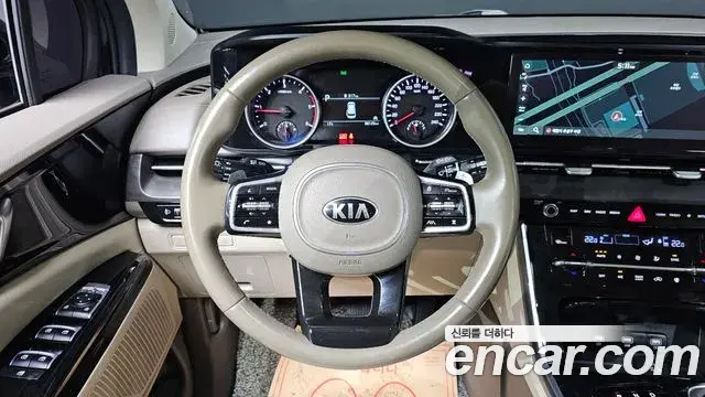 Kia Carnival 2020 — ფოტო 13/20