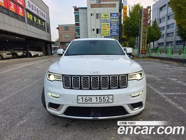 Jeep Grand Cherokee 2018 — ფოტო 14/17