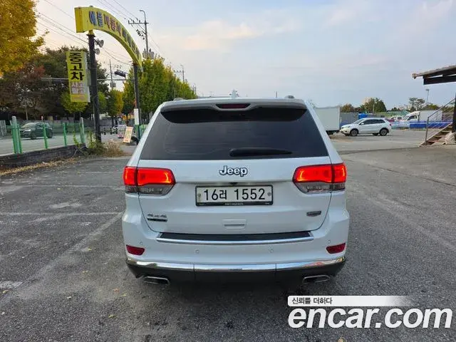Jeep Grand Cherokee 2018 — ფოტო 9/17