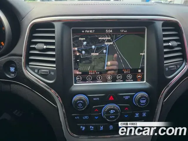 Jeep Grand Cherokee 2018 — ფოტო 4/17
