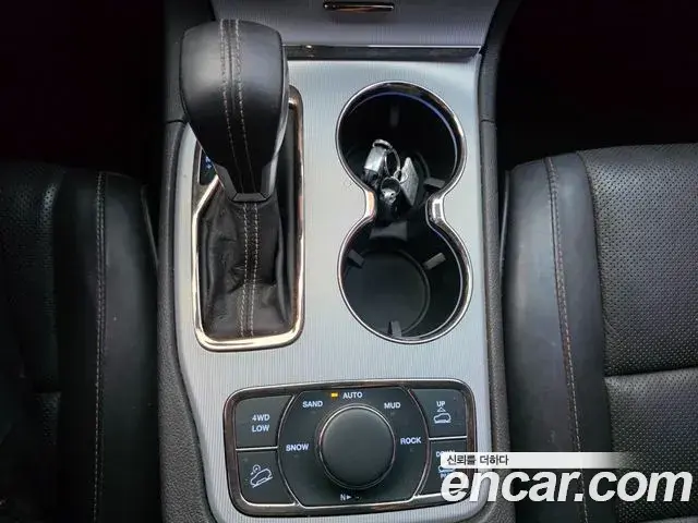 Jeep Grand Cherokee 2018 — ფოტო 11/17