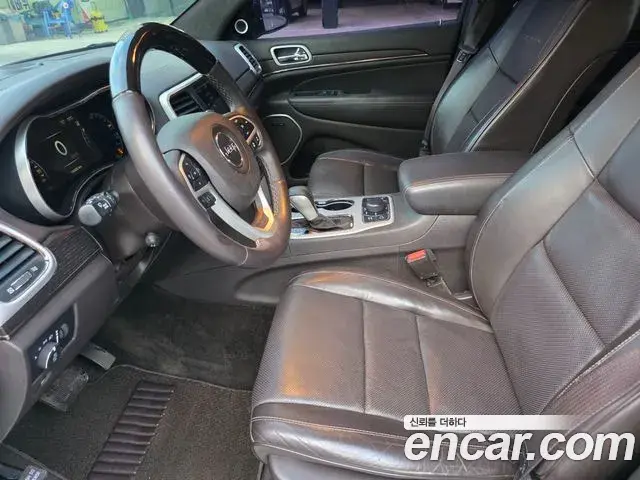 Jeep Grand Cherokee 2018 — ფოტო 8/17