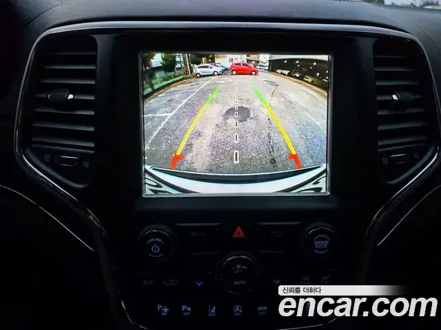 Jeep Grand Cherokee 2018 — ფოტო 12/17