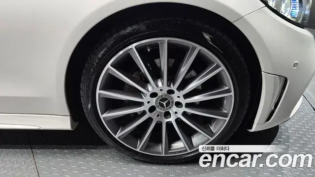 Mercedes-Benz C-Class 2023 — Şəkil 18/20