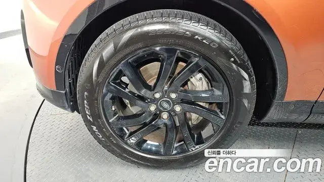 Land Rover Discovery 5 2020 — Photo 8/20