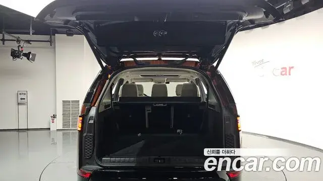 Land Rover Discovery 5 2020 — Photo 2/20