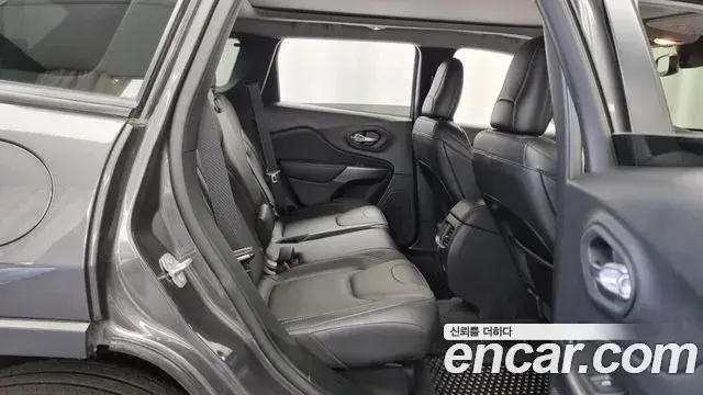 Jeep Cherokee 2022 — Фото 12/20