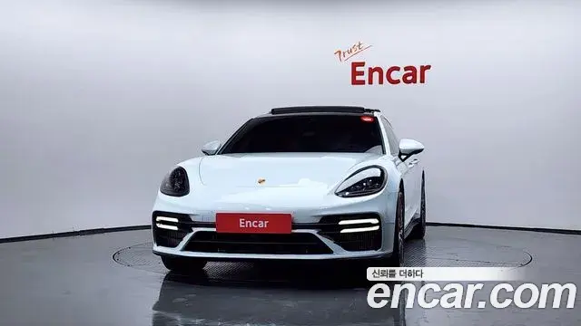 Porsche Panamera 2023 — Photo 17/20