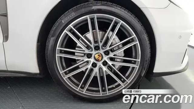 Porsche Panamera 2023 — Photo 2/20