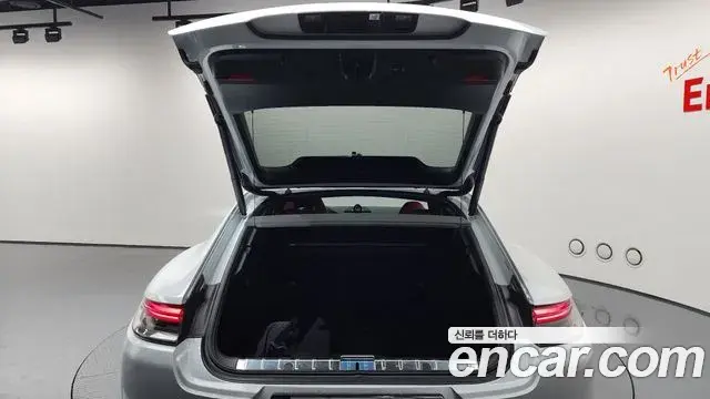 Porsche Panamera 2023 — Photo 13/20
