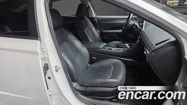 Hyundai Sonata Hybrid 2021 — Photo 10/20